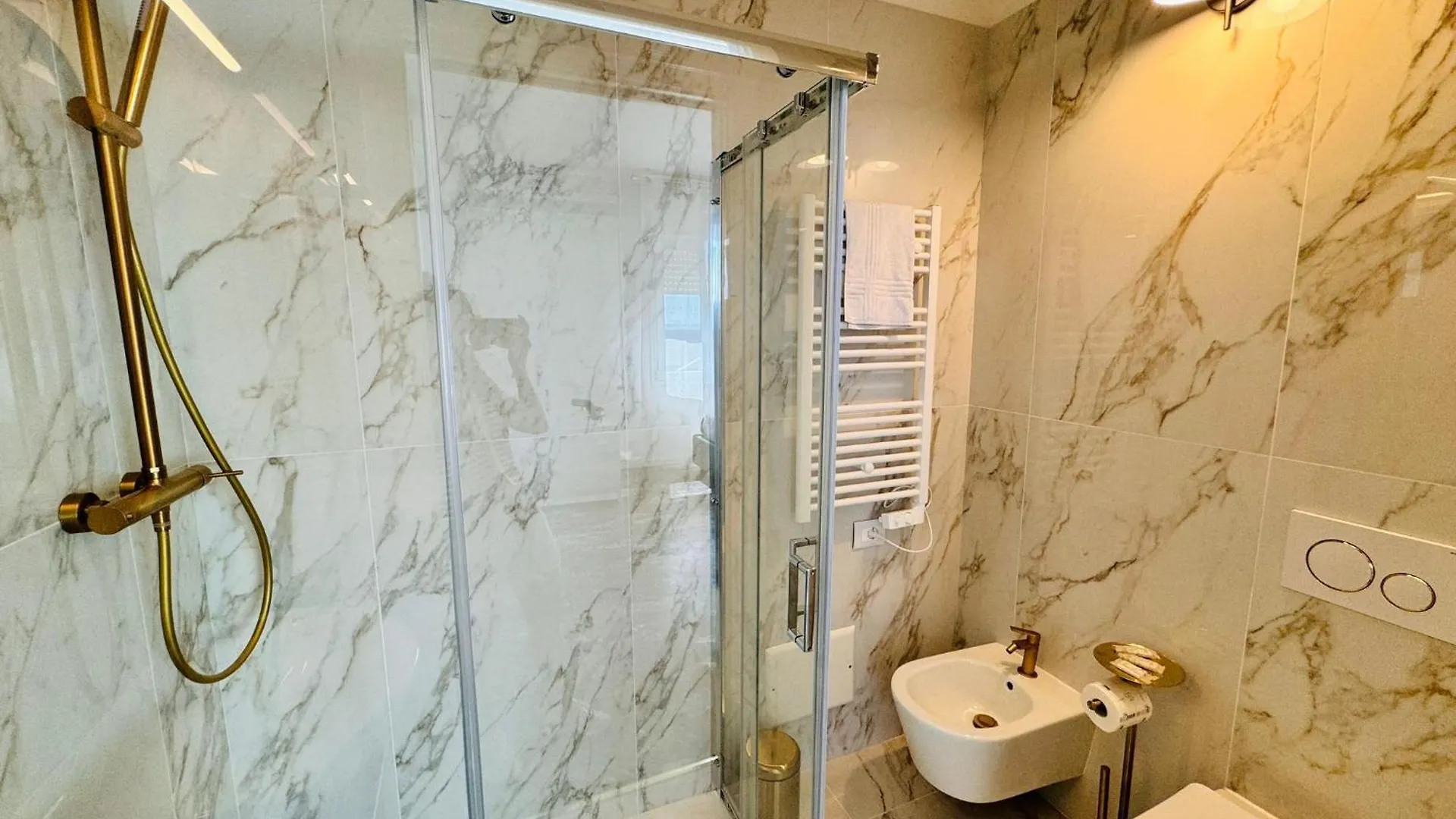 New Seaside Suite Gold Bordighera 0*,  Italy